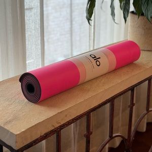 Alo Warrior Yoga Mat in Hot Pink